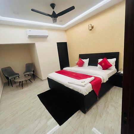 Hotel Royal A Ludhiana Bagian luar foto