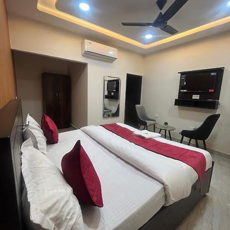 Hotel Royal A Ludhiana Bagian luar foto