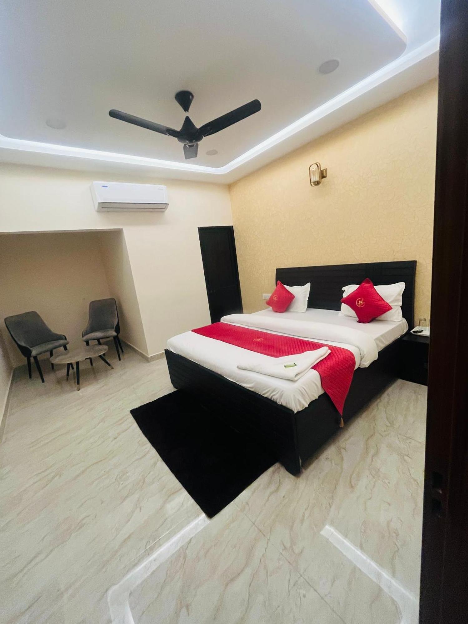 Hotel Royal A Ludhiana Bagian luar foto