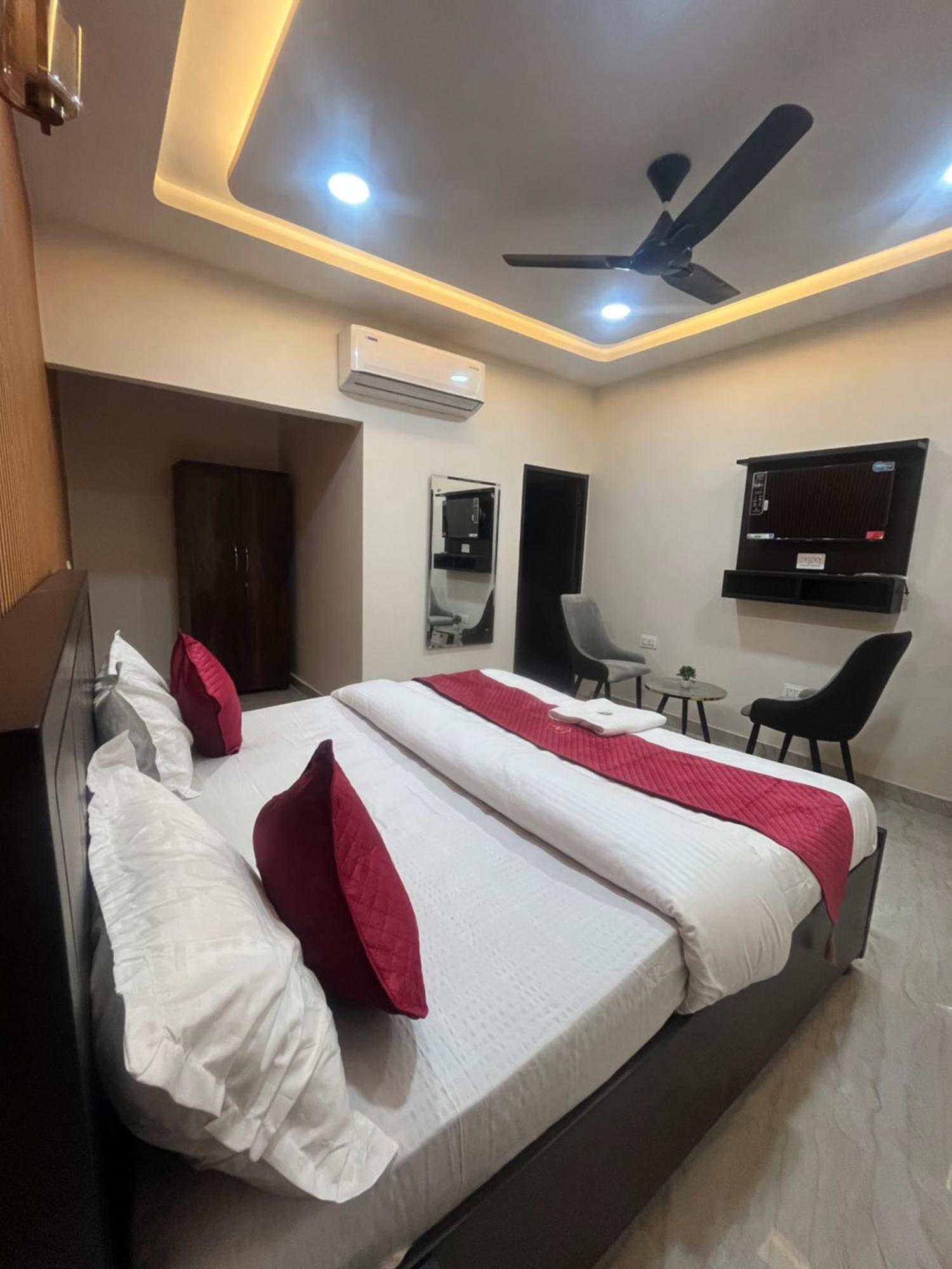 Hotel Royal A Ludhiana Bagian luar foto