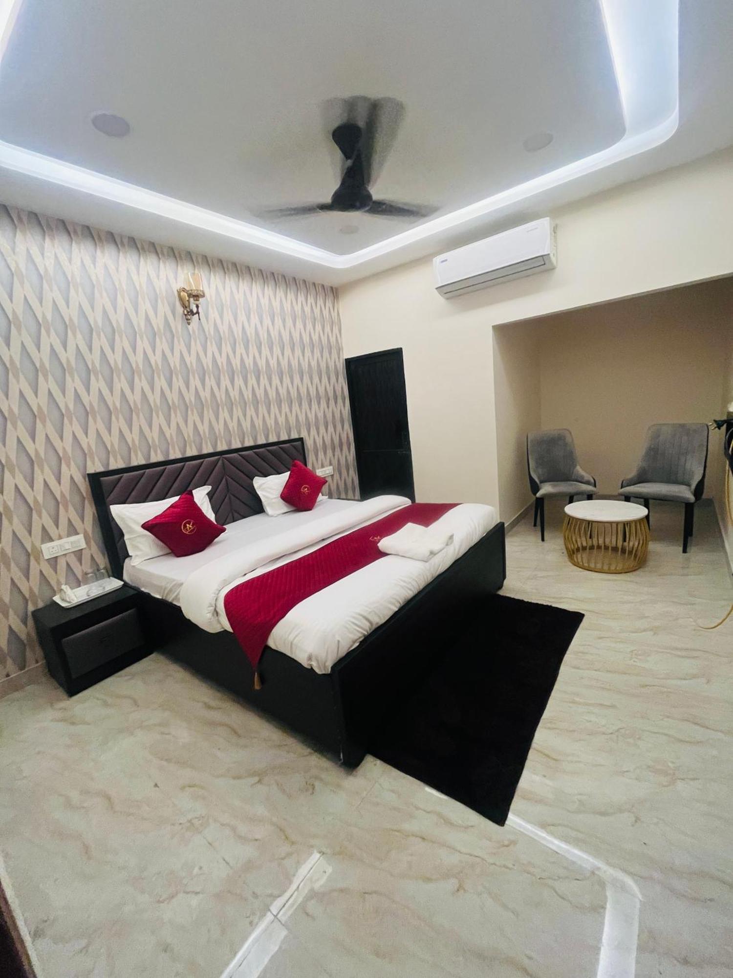 Hotel Royal A Ludhiana Bagian luar foto