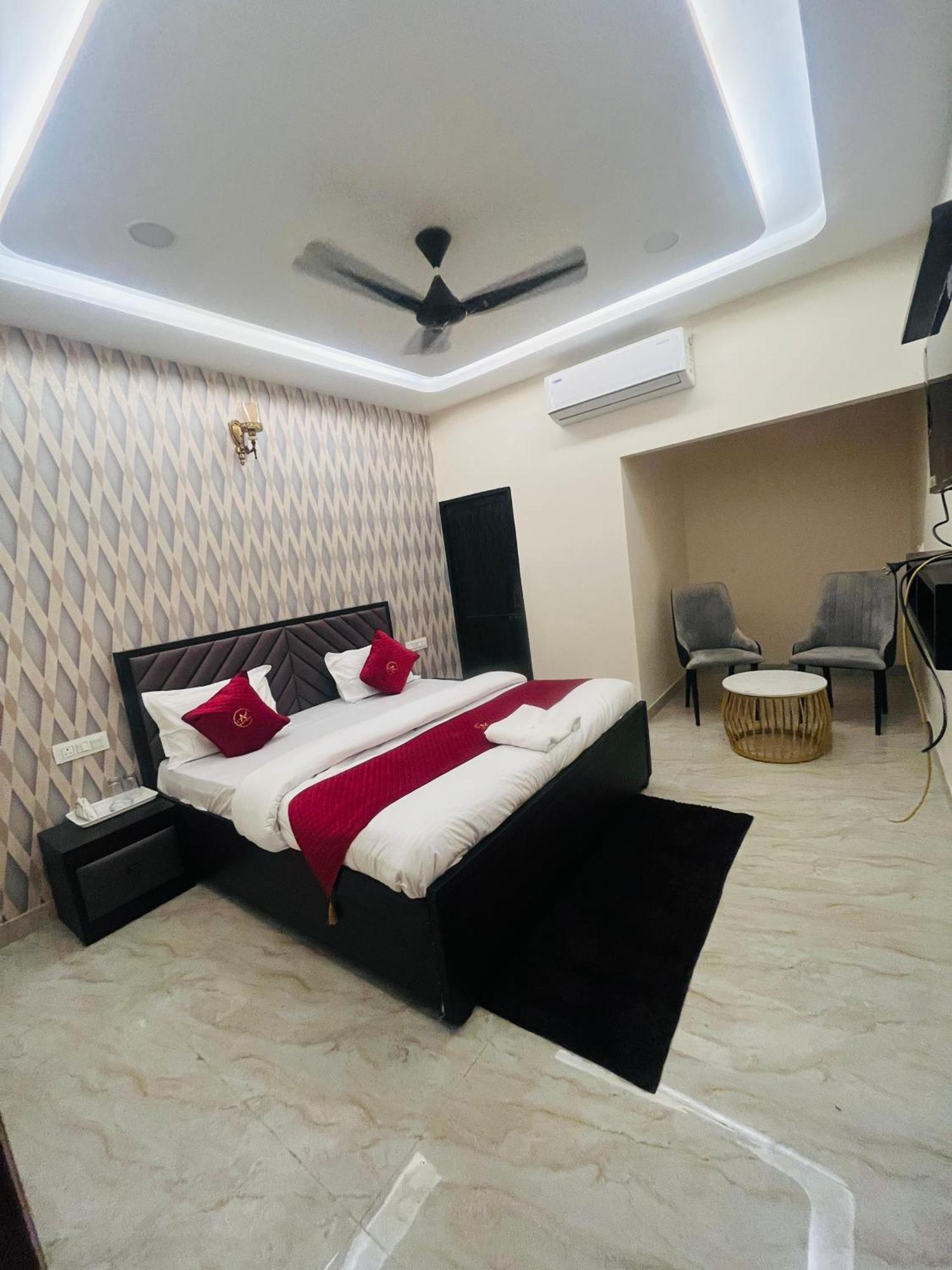 Hotel Royal A Ludhiana Bagian luar foto